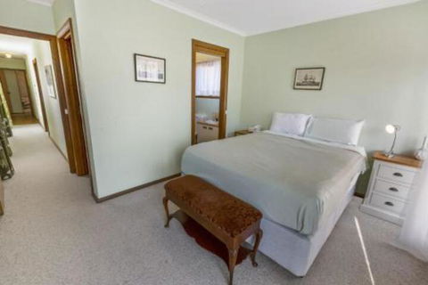 Eagle Point Getaway Waterfront Serenity! - Hervey Bay Accommodation 3