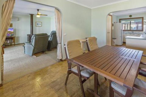 Eagle Point Getaway Waterfront Serenity! - Hervey Bay Accommodation 5