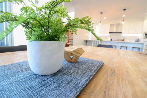 Beachside Oasis - Tourism Hervey Bay 4