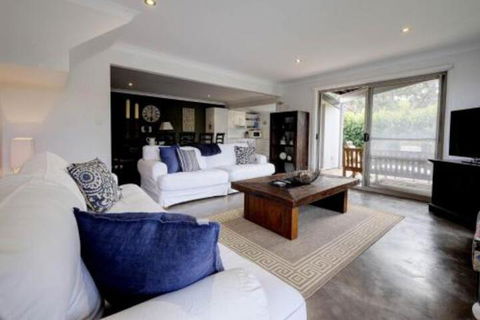 AtTHE COVE - Hervey Bay Accommodation 0