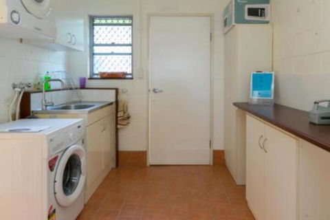 Blue Water Retreat Downstairs - Hervey Bay Accommodation 3