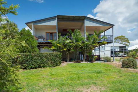Blue Water Retreat Upstairs - Hervey Bay Accommodation 4