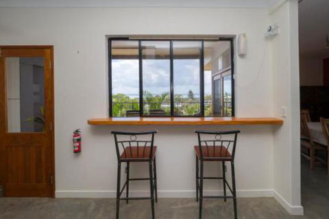 Blue Water Retreat Upstairs - Hervey Bay Accommodation 2
