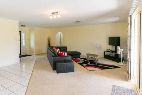 Cozy Family Holiday House - Hervey Bay Accommodation 3