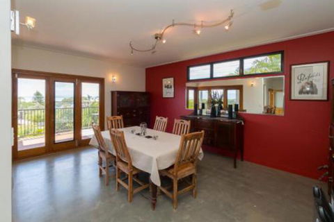 Blue Water Retreat Upstairs & Downstairs - Hervey Bay Accommodation 4