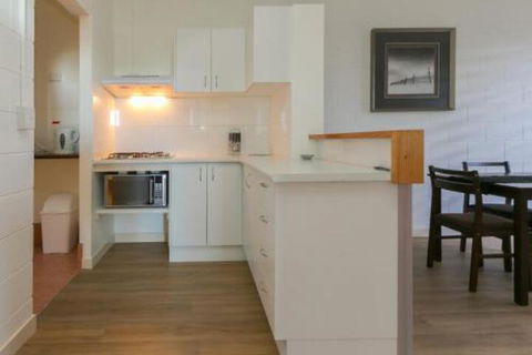 Blue Water Retreat Upstairs & Downstairs - Hervey Bay Accommodation 2