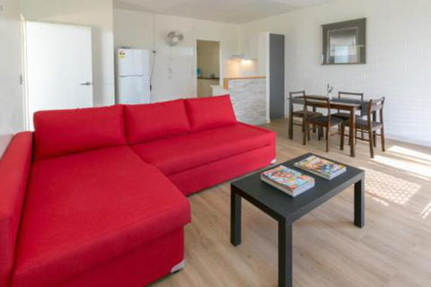 Blue Water Retreat Upstairs & Downstairs - Hervey Bay Accommodation 6