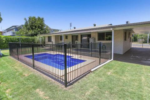 Hibiscus Holiday Home - Hervey Bay Accommodation 0