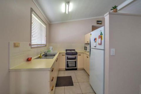 Affordable Holiday Home - Hervey Bay Accommodation 7