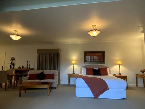 Delderfield Cottages - Tourism Hervey Bay 1