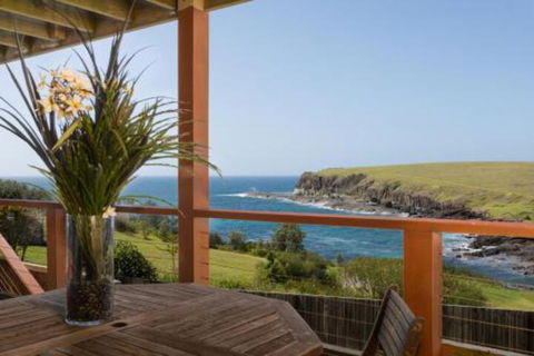 Absolute Oceanfront Cottage - Hervey Bay Accommodation 3