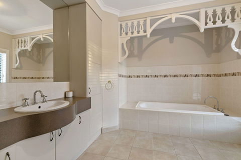 Waterview Estate Free Wifi Amazing Ocean Views - Hervey Bay Accommodation 6