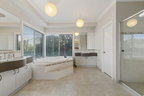 Waterview Estate Free Wifi Amazing Ocean Views - Hervey Bay Accommodation 2