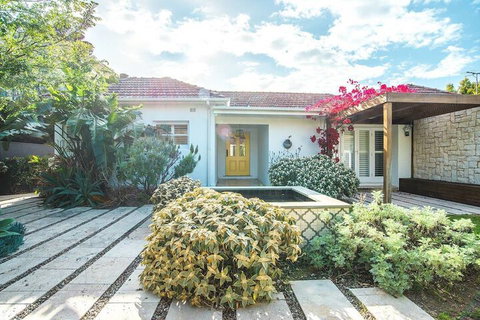 Ultimate Sandringham Beach Front Luxury House - Hervey Bay Accommodation 2