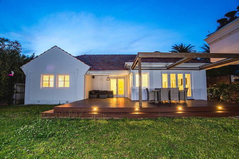 Ultimate Sandringham Beach Front Luxury House - Hervey Bay Accommodation 1