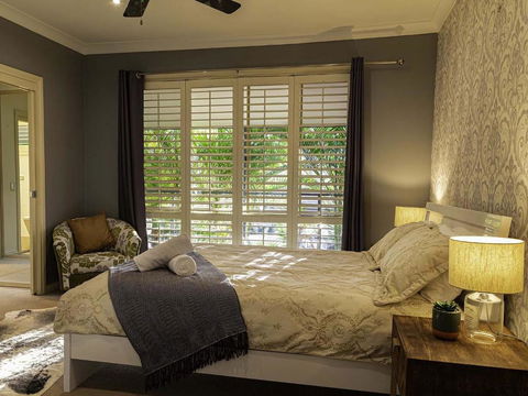 Magnificent Lakeview House Long Jetty - Tourism Hervey Bay 4