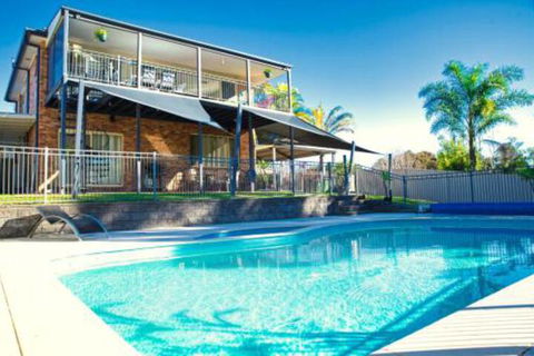 Magnificent Lakeview House Long Jetty - Tourism Hervey Bay 0