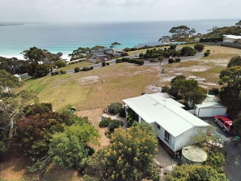 Cockatoo Cabin - Tourism Hervey Bay 0