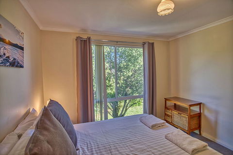 Cockatoo Cabin - Tourism Hervey Bay 6