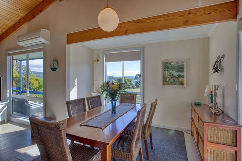 Cockatoo Cabin - Tourism Hervey Bay 5