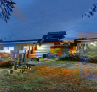 Castaway Cottage - Essentially Tas - Hervey Bay Accommodation