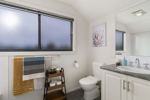 Beached AS Free Wifi Netflix & Foxtel Heated Pool - Hervey Bay Accommodation 5