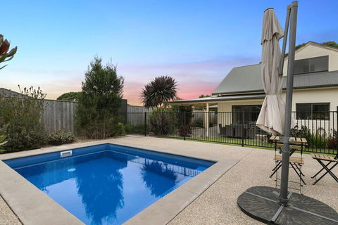 Beached AS Free Wifi Netflix & Foxtel Heated Pool - Hervey Bay Accommodation 2
