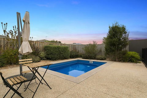 Beached AS Free Wifi Netflix & Foxtel Heated Pool - Hervey Bay Accommodation 1