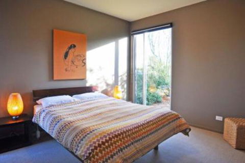 THE Lake House - Surf Side - Hervey Bay Accommodation 5