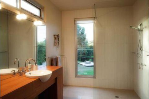 THE Lake House - Surf Side - Hervey Bay Accommodation 3