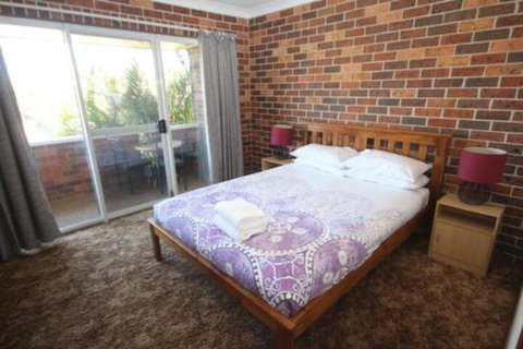 1 / 2 Brunswick Avenue - Hervey Bay Accommodation 2