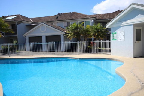 Paradise Waters No. 13 - Hervey Bay Accommodation 1