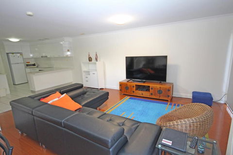 Paradise Waters No. 19 - Hervey Bay Accommodation 2