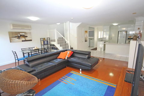 Paradise Waters No. 19 - Hervey Bay Accommodation 6