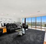 BENGALEE EXECUTIVE TOWNHOUSE MODERN  STYLISH - Hervey Bay Accommodation