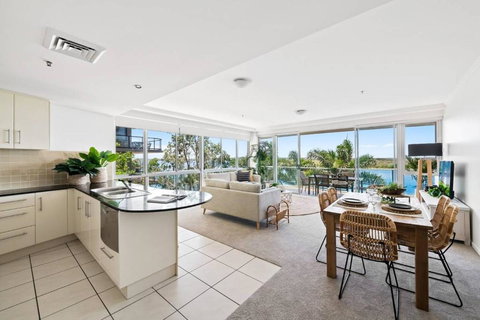 Luxury Waterfront Maroochydore Free Wine Netflix Parking - Hervey Bay Accommodation 1