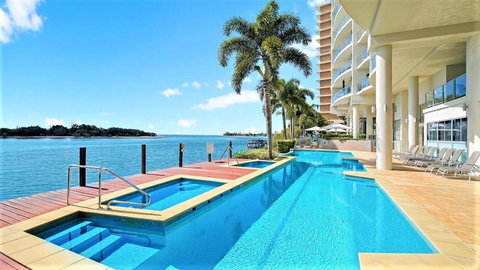 Luxury Waterfront Maroochydore Free Wine Netflix Parking - Hervey Bay Accommodation 5