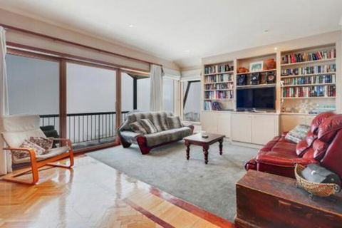 Mawson Unit 5 - Tourism Hervey Bay 5