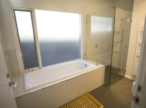 GALWAY COTTAGE - Tourism Hervey Bay 1