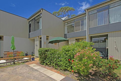 Mitchell Parade 3 / 11 13 - Hervey Bay Accommodation 2