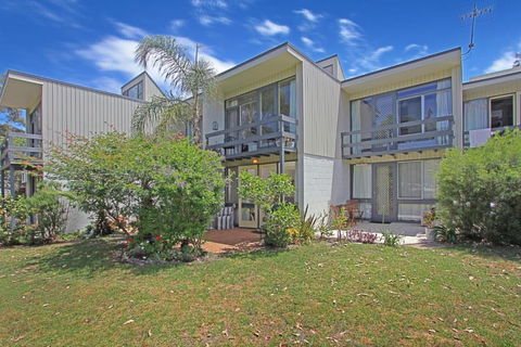 Mitchell Parade 3 / 11 13 - Hervey Bay Accommodation 3