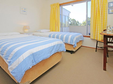 REST ASHORE At MOLLYMOOK - Tourism Hervey Bay 1