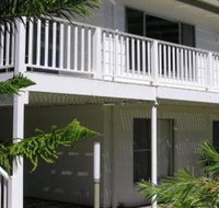 Wonky Pine Beach House NARRWALLEE 4 bedroom - Hervey Bay Accommodation