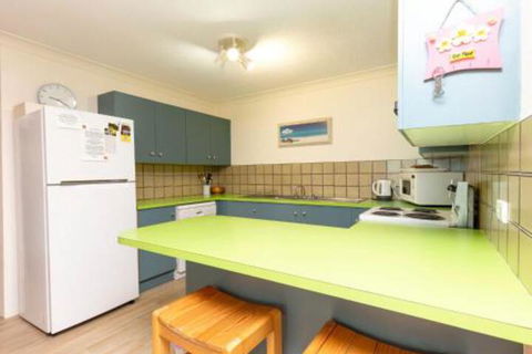 Apartment With Inground Pool - Hervey Bay Accommodation 4