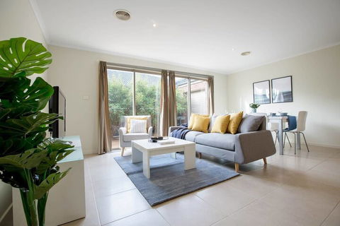 Spacious Lovely Home In Point Cook - Hervey Bay Accommodation 5