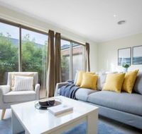 Spacious Lovely Home In Point Cook - Hervey Bay Accommodation
