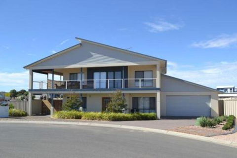 Gizmos Retreat - Tourism Hervey Bay 0