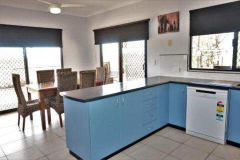 Ningaloo Breeze Villa 6 3 Bedroom Fully Self Contained Holiday Accommodation - Tourism Hervey Bay 4