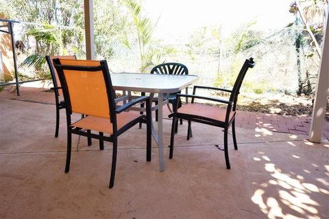 Ningaloo Breeze Villa 3 3 Bedroom Fully Self Contained Holiday Accommodation - Hervey Bay Accommodation 7