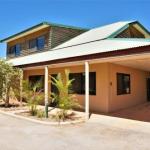 Ningaloo Breeze Villa 3 3 Bedroom Fully Self Contained Holiday Accommodation - Hervey Bay Accommodation 1